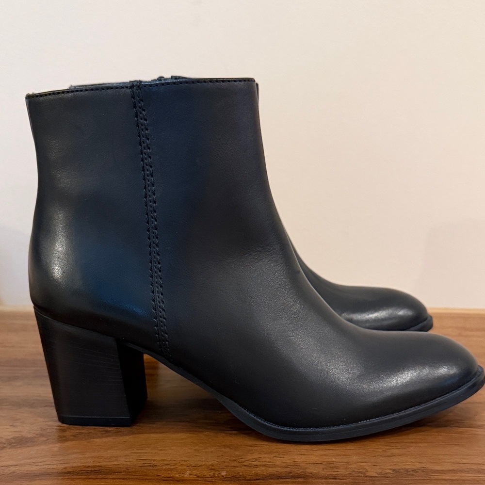 NEW Lamica Black Leather Ankle Booties
